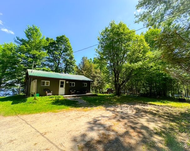 Front yard with ample parking